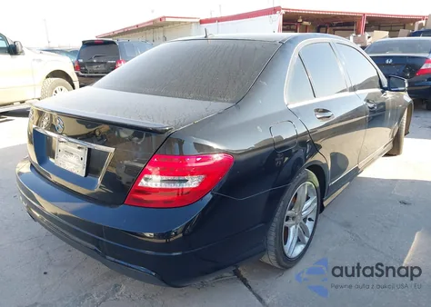 2013 Mercedes-Benz C 250 Sport z USA, uszkodzony, nr VIN WDDGF4HB9DA763926